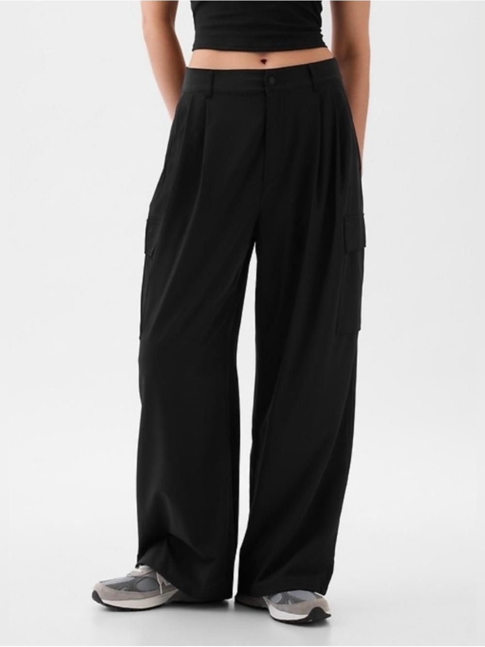 Gap Fit Black High Rise Runaround Cargo Joggers Size XL Wide Leg